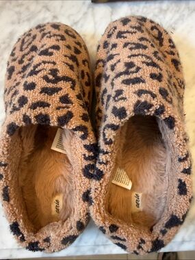 aerie Leopard Print Cozy Slip-On Slippers in Tan and Black